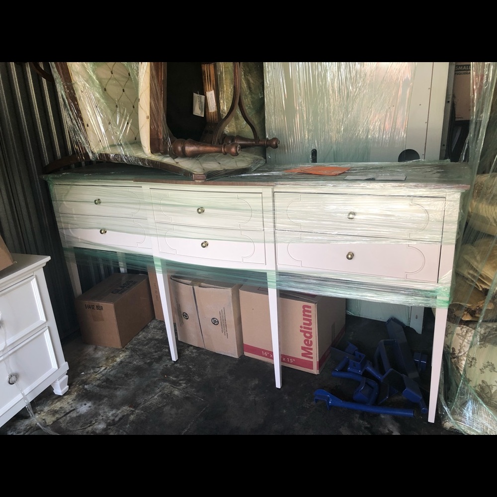6ft. Buffet table excellent condition